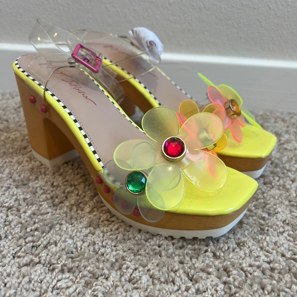 NEW Betsey Johnson Beckket Floral Platform